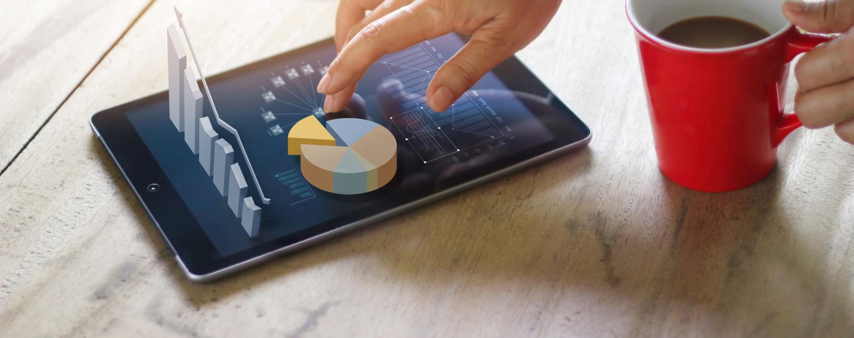 Digitaliz&aacute;ci&oacute; magyar m&oacute;dra: nagy lend&uuml;let, kis hat&aacute;sfok