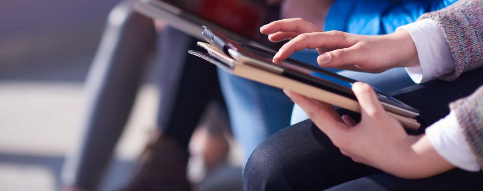 A digit&aacute;lis oktat&aacute;st t&aacute;mogatja a Vodafone &eacute;s a Mozaik Kiad&oacute;