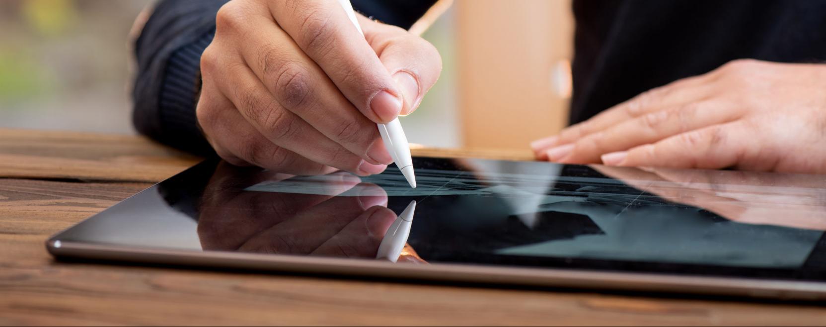 Az e-al&aacute;&iacute;r&aacute;s lehet az &uacute;j &uuml;zleti norma a koronav&iacute;rus ut&aacute;n?