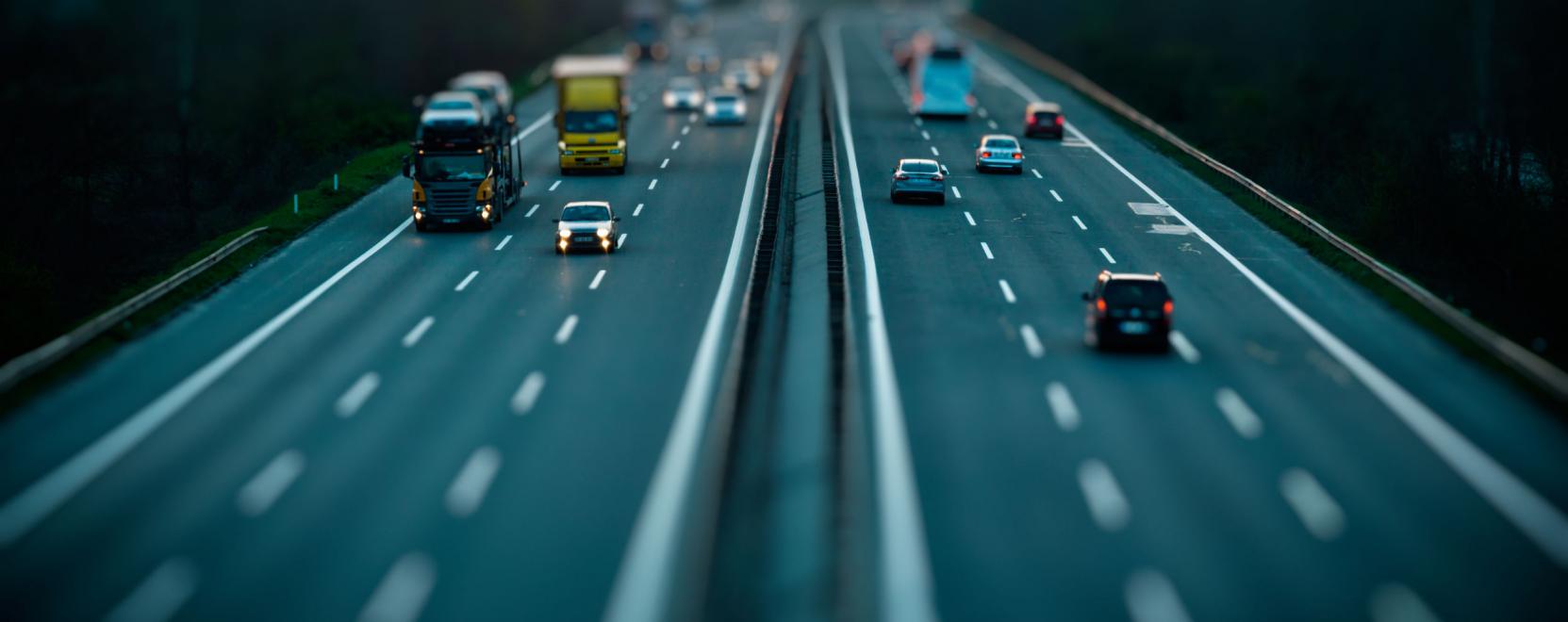 Digit&aacute;lis j&ouml;vők&eacute;p a hazai k&ouml;zutakon