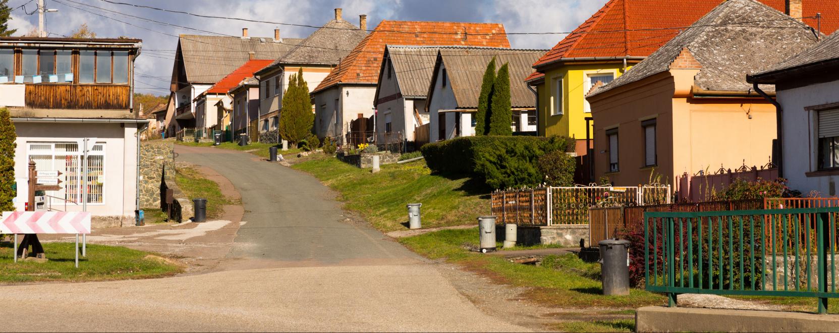 Digit&aacute;lis falvak: okosfejleszt&eacute;sek a kistelep&uuml;l&eacute;sek&eacute;rt