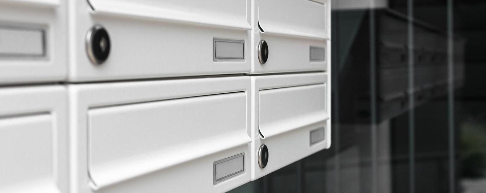 Az okospostal&aacute;d&aacute;ba a csomagot is be lehet dobni