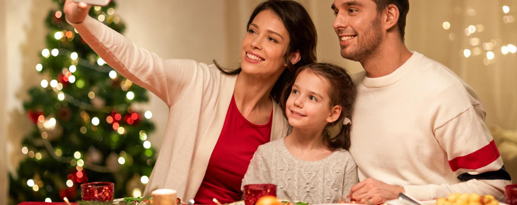 Digit&aacute;lis vesz&eacute;lyek a kar&aacute;csonyfa alatt