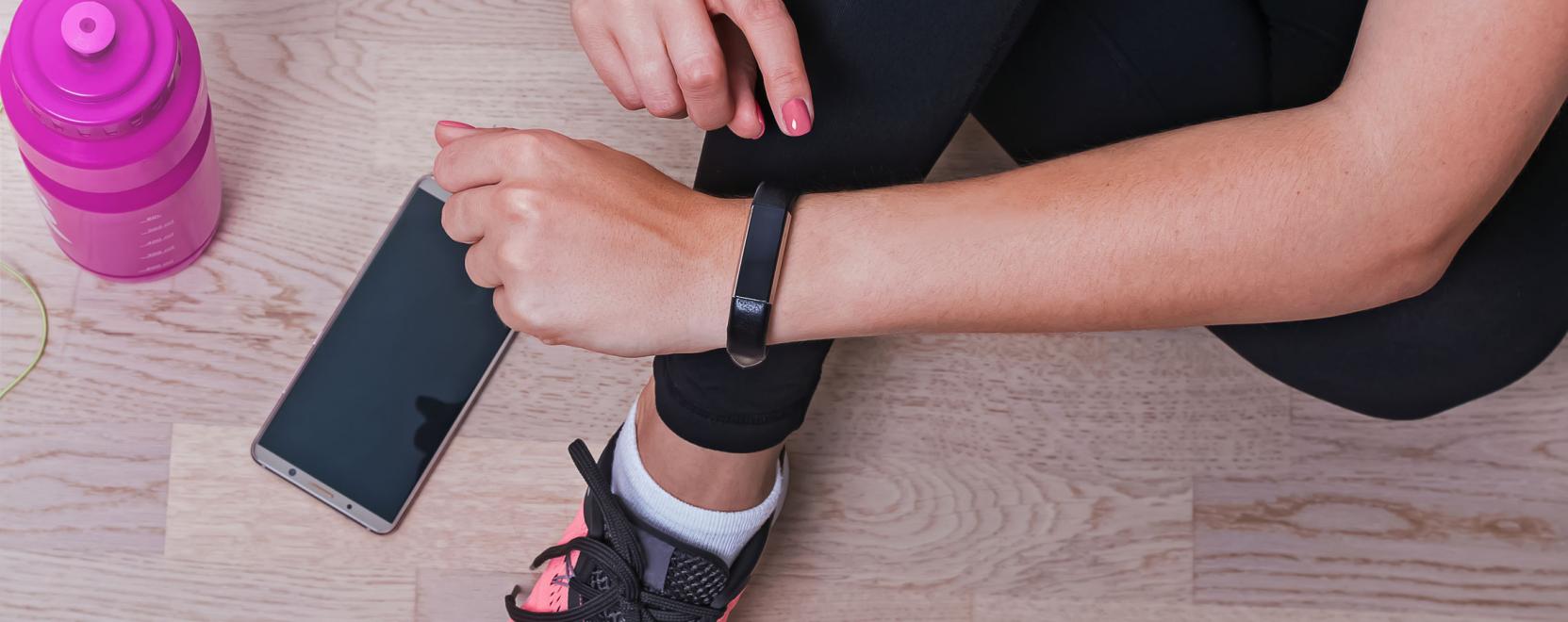 Az Amazon Halo nem a klasszikus fitneszkark&ouml;tőket m&aacute;solja