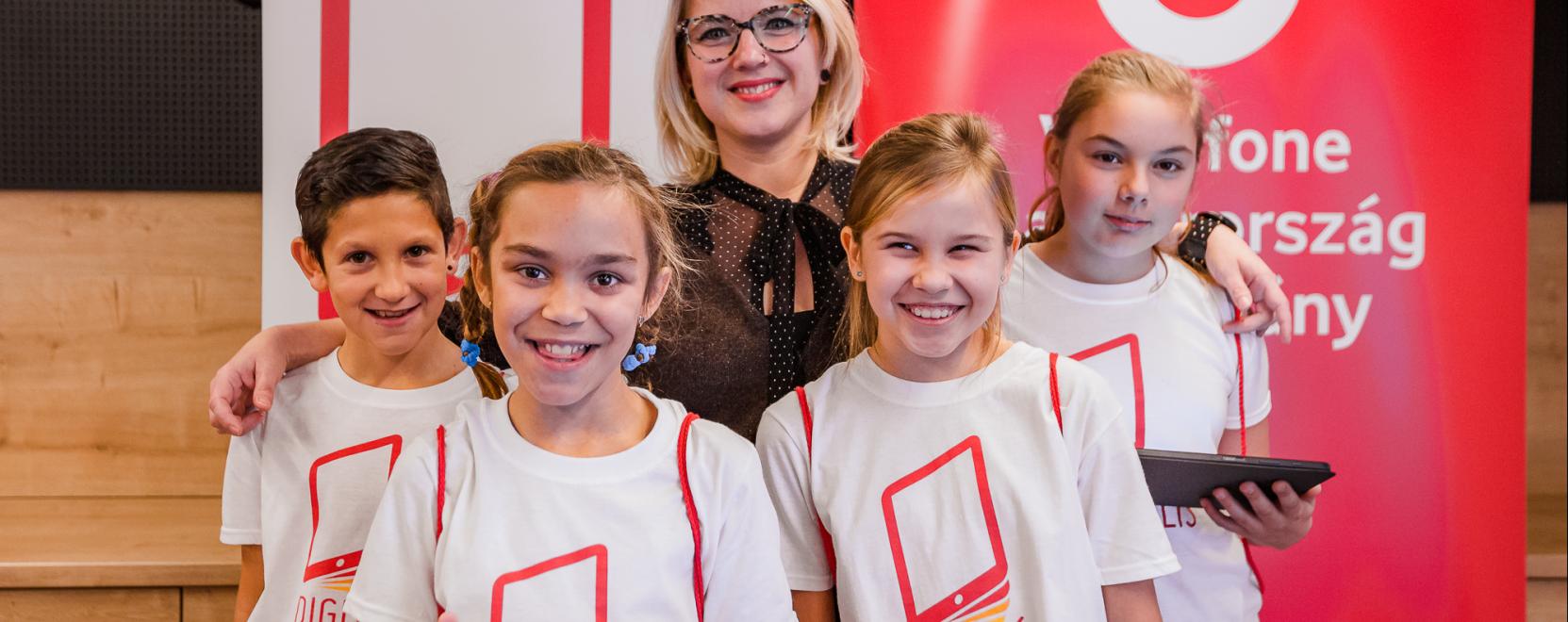 A Vodafone 20 milli&oacute; eur&oacute;t fektet a digit&aacute;lis oktat&aacute;sba