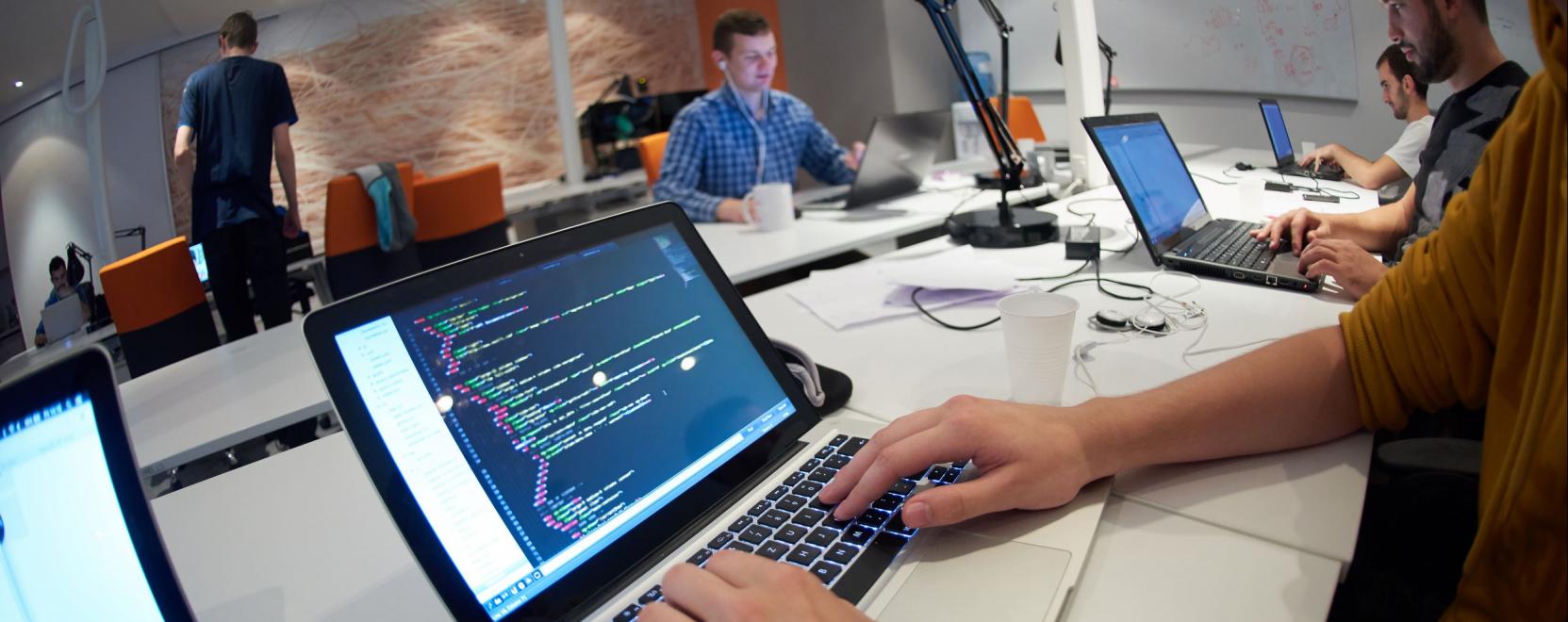 A hat&aacute;rokon t&uacute;l terjeszkedik a Codecool