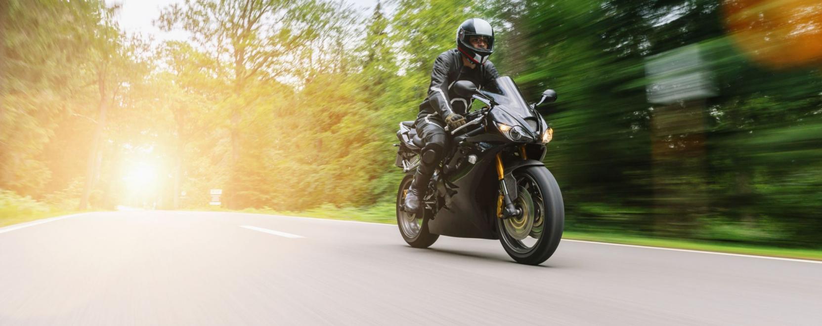 L&eacute;gzs&aacute;kok &eacute;s high-tech szenzorok a motorosok biztons&aacute;g&aacute;&eacute;rt