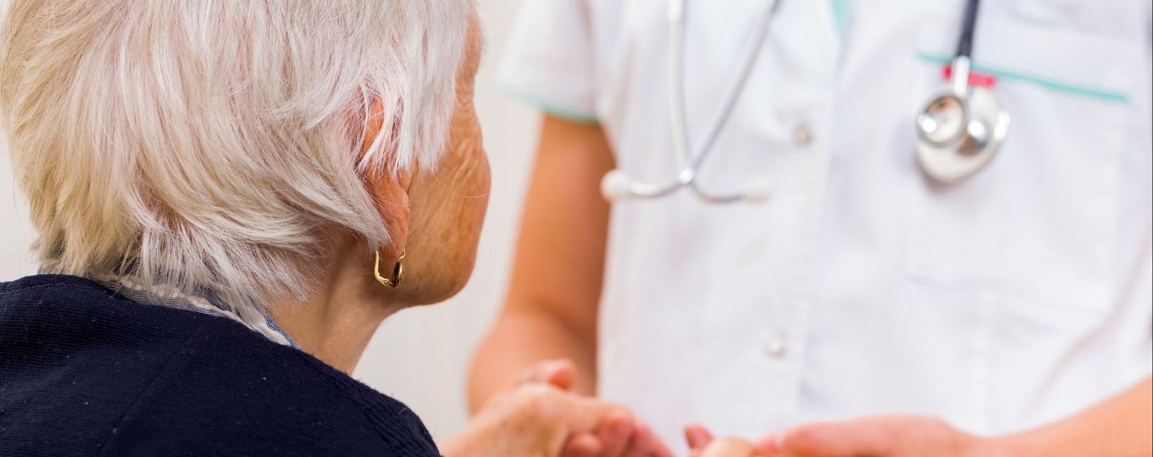 F&aacute;jdalom&eacute;szlelő applik&aacute;ci&oacute; a demens betegek sz&aacute;m&aacute;ra