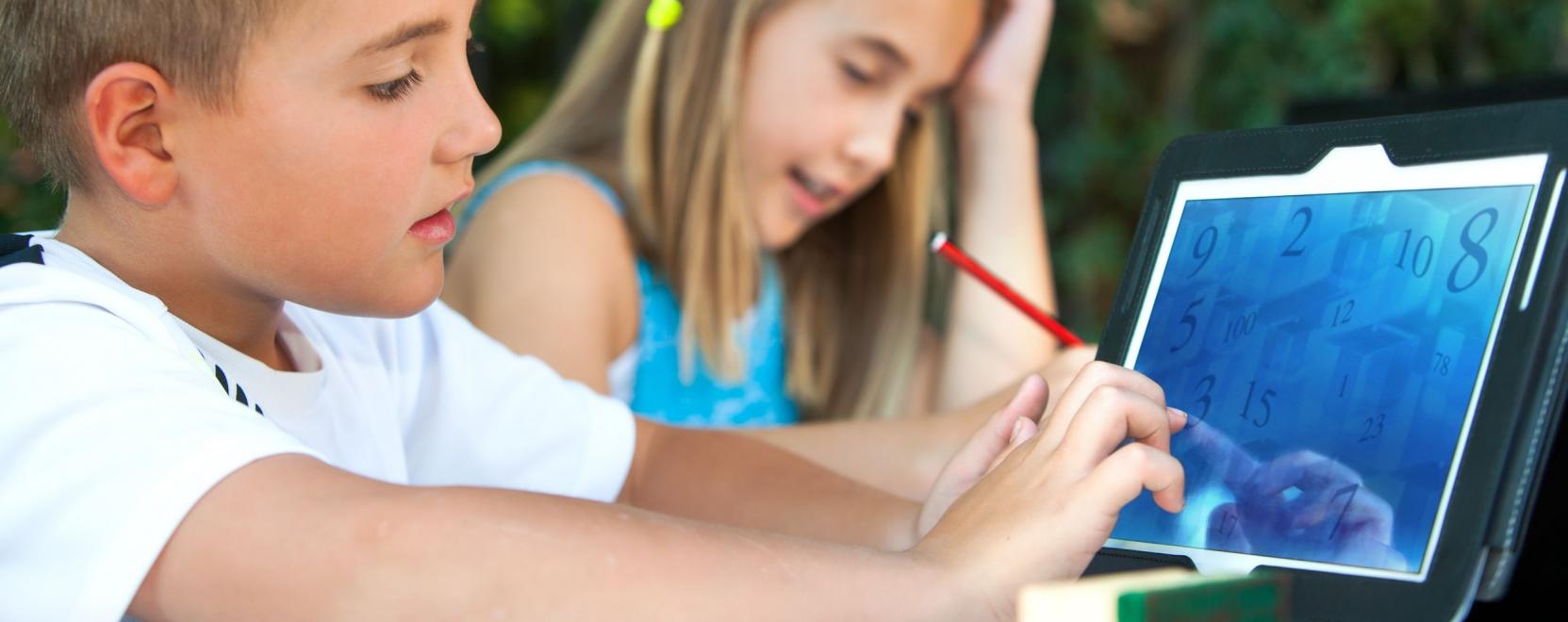 Be&uuml;ltethető-e a mesters&eacute;ges intelligencia az iskolapadba?