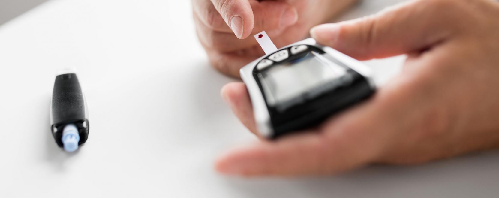 Okos-v&eacute;rcukorm&eacute;rőket kap az Orsz&aacute;gos Mentőszolg&aacute;lat