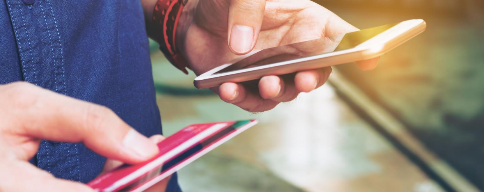 Nyugd&iacute;jba k&uuml;lden&eacute; a bankk&aacute;rty&aacute;kat a val&oacute;s idejű p&eacute;nzk&uuml;ld&eacute;s