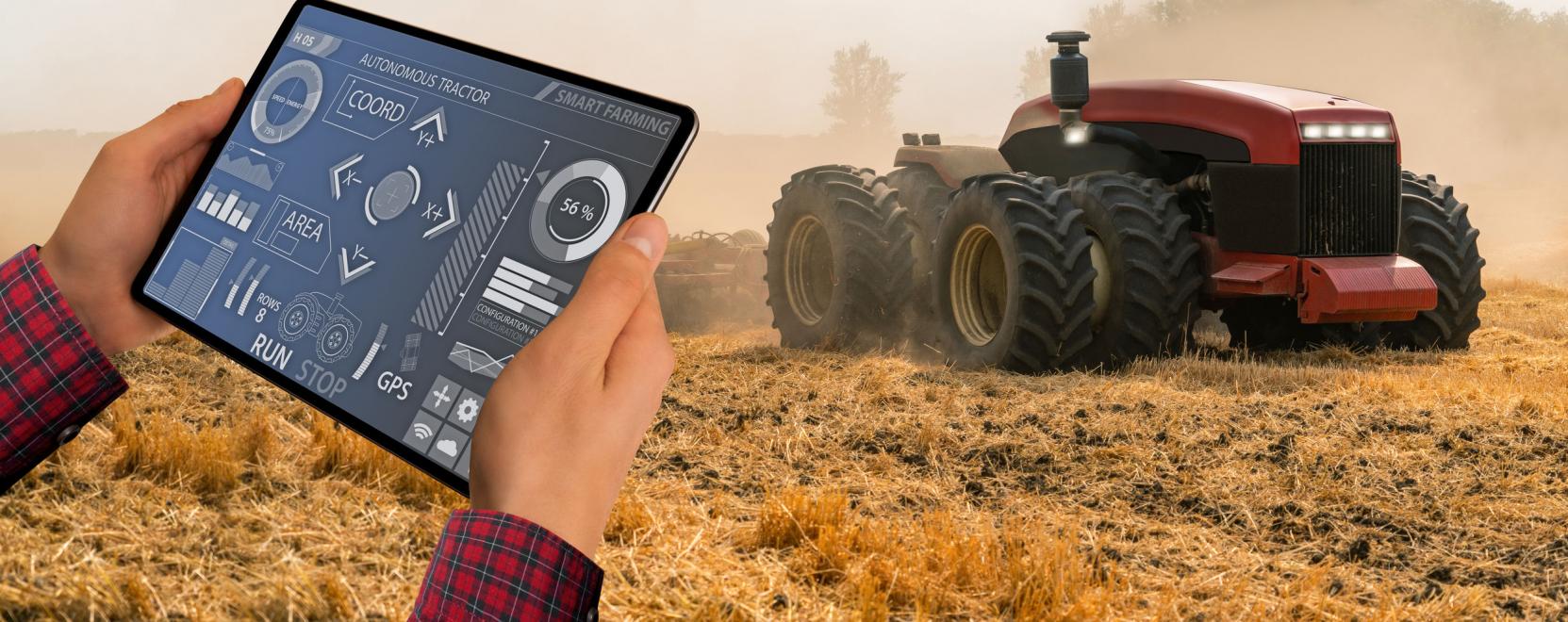 &Ouml;nvezető, elektromos traktor h&oacute;d&iacute;thatja meg a sz&aacute;nt&oacute;f&ouml;ldeket