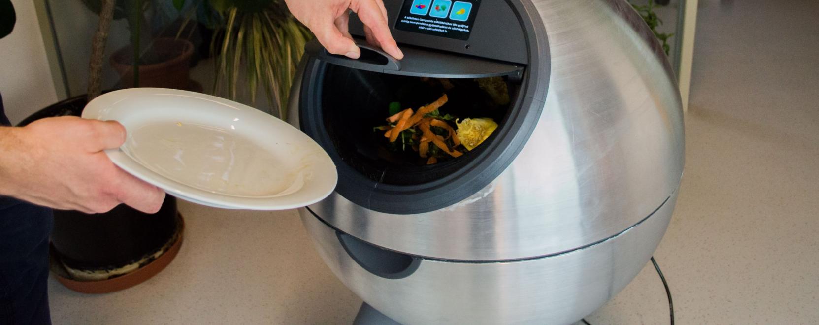 Komposzt&aacute;l&aacute;s j&aacute;t&eacute;kosan: okoskuka a z&ouml;ldebb j&ouml;vő&eacute;rt