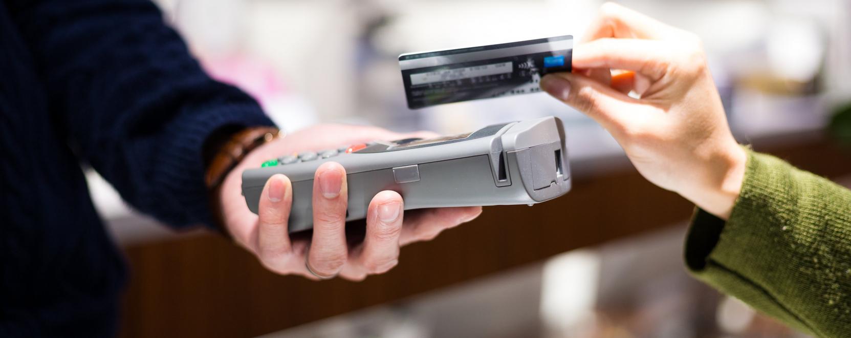 Robban&aacute;sszerű n&ouml;veked&eacute;s az &eacute;rint&eacute;smentes fizet&eacute;sek ter&eacute;n