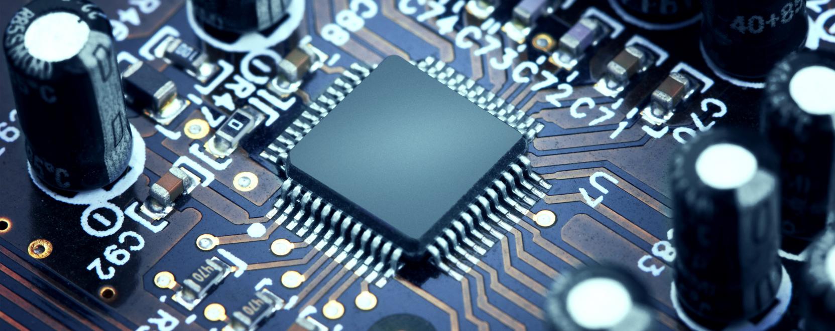 Chiphi&aacute;ny: j&ouml;vő ny&aacute;rra normaliz&aacute;l&oacute;dhat a gy&aacute;rt&aacute;s