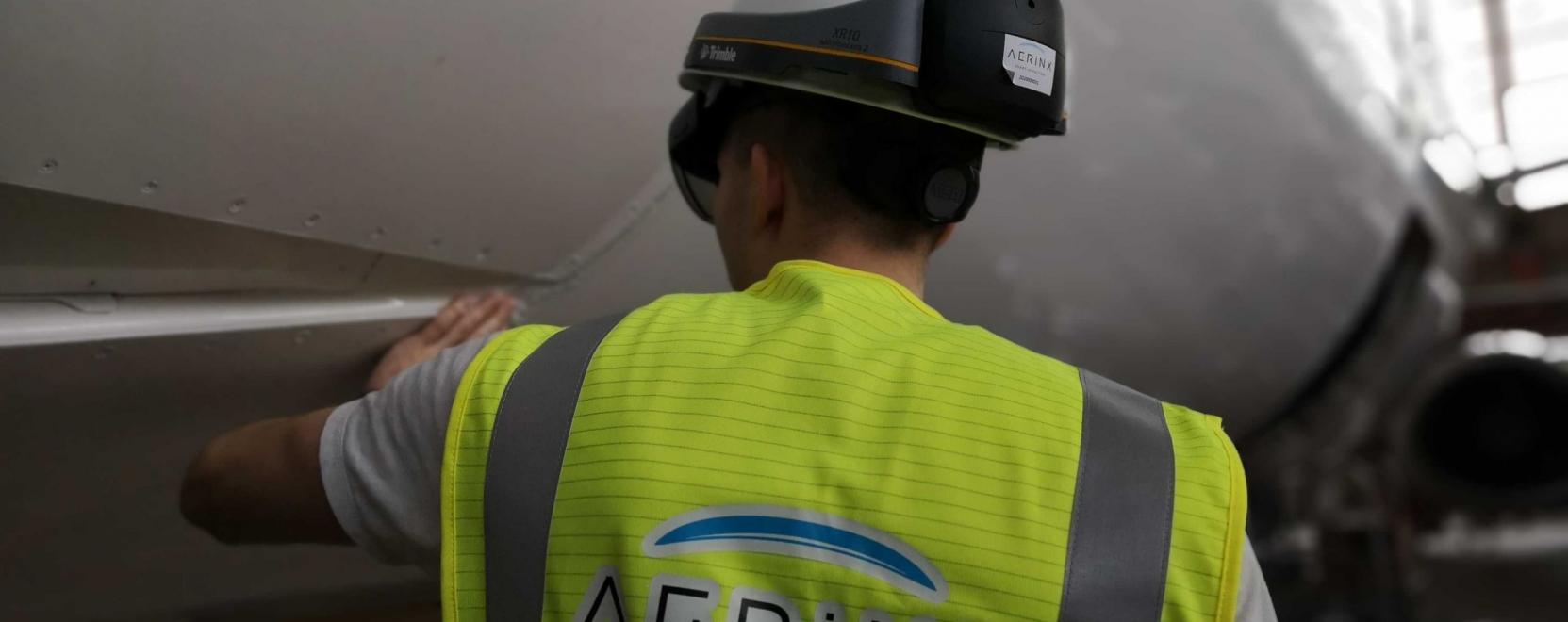 &Uacute;jabb l&eacute;gikarbantart&oacute; c&eacute;g utazik a kevert val&oacute;s&aacute;gban