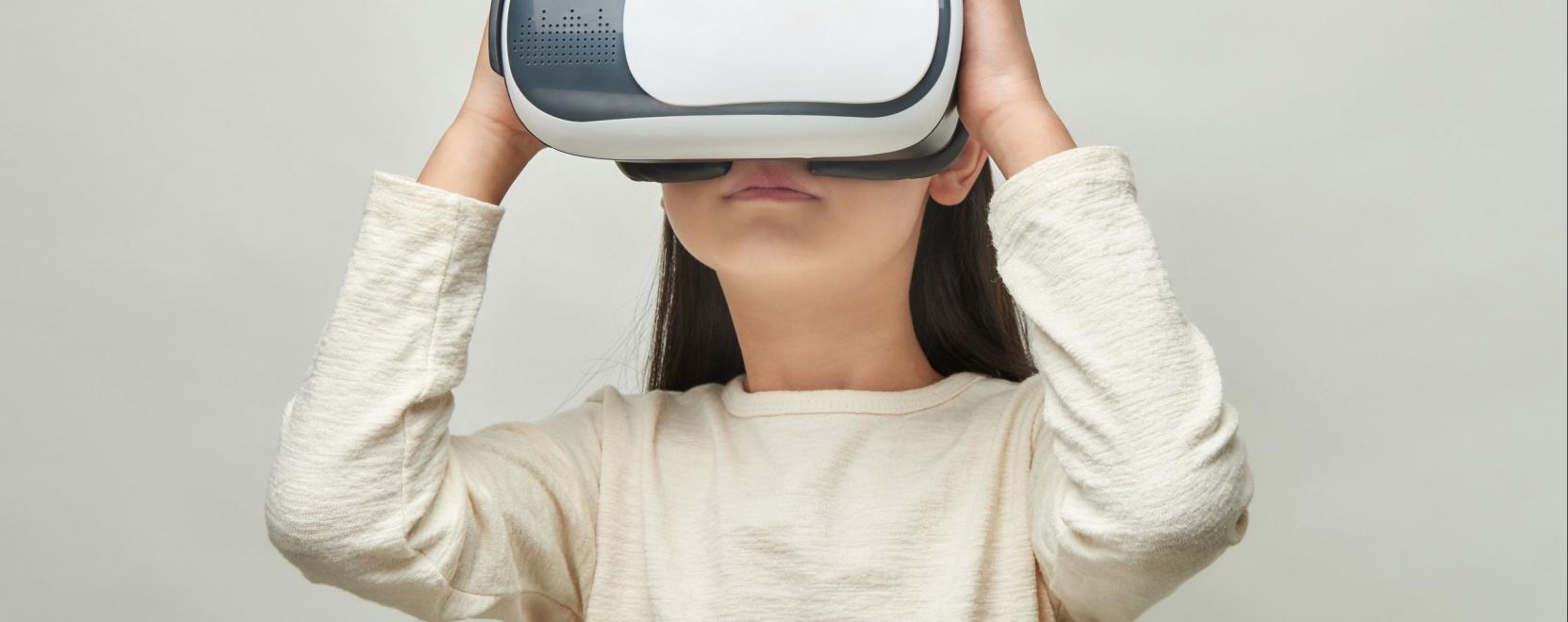 A virtu&aacute;lis val&oacute;s&aacute;g is seg&iacute;t a gyermekek olt&aacute;s&aacute;n&aacute;l