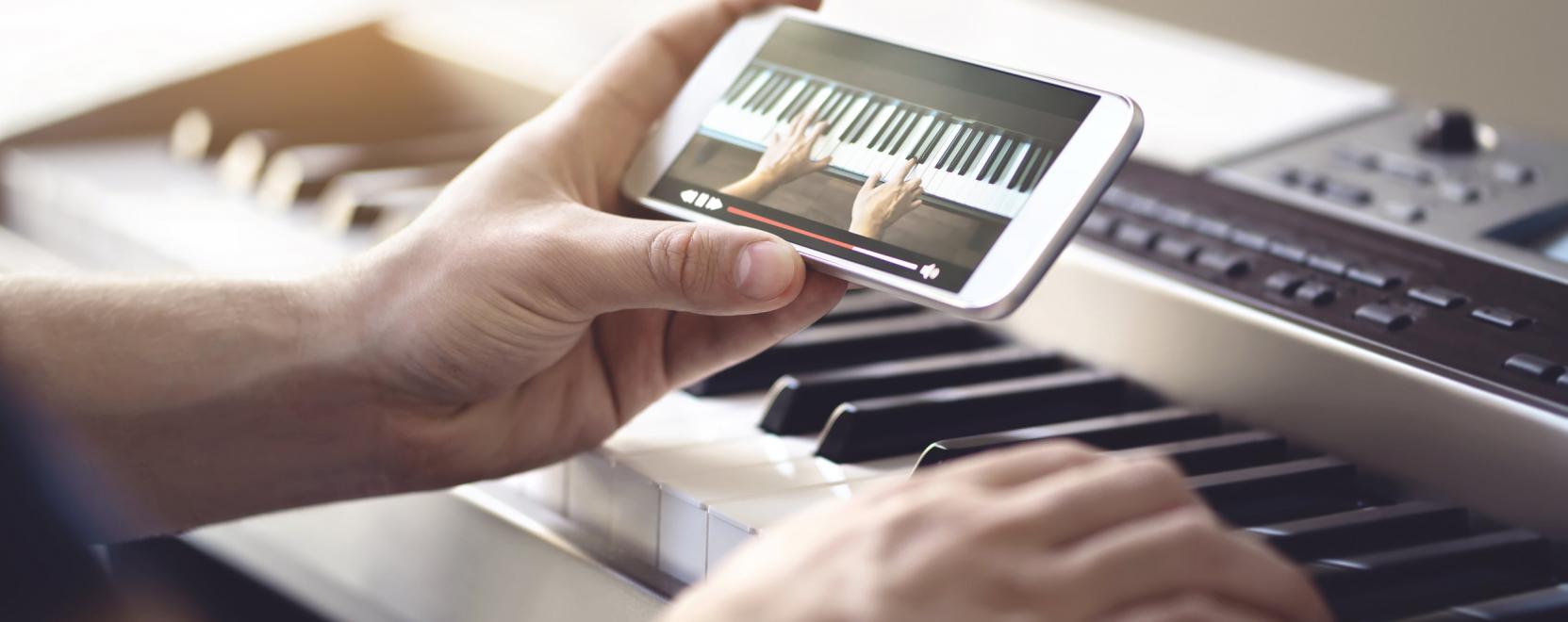 &Iacute;gy lehet j&aacute;tszani az interakt&iacute;v pap&iacute;rzongor&aacute;n