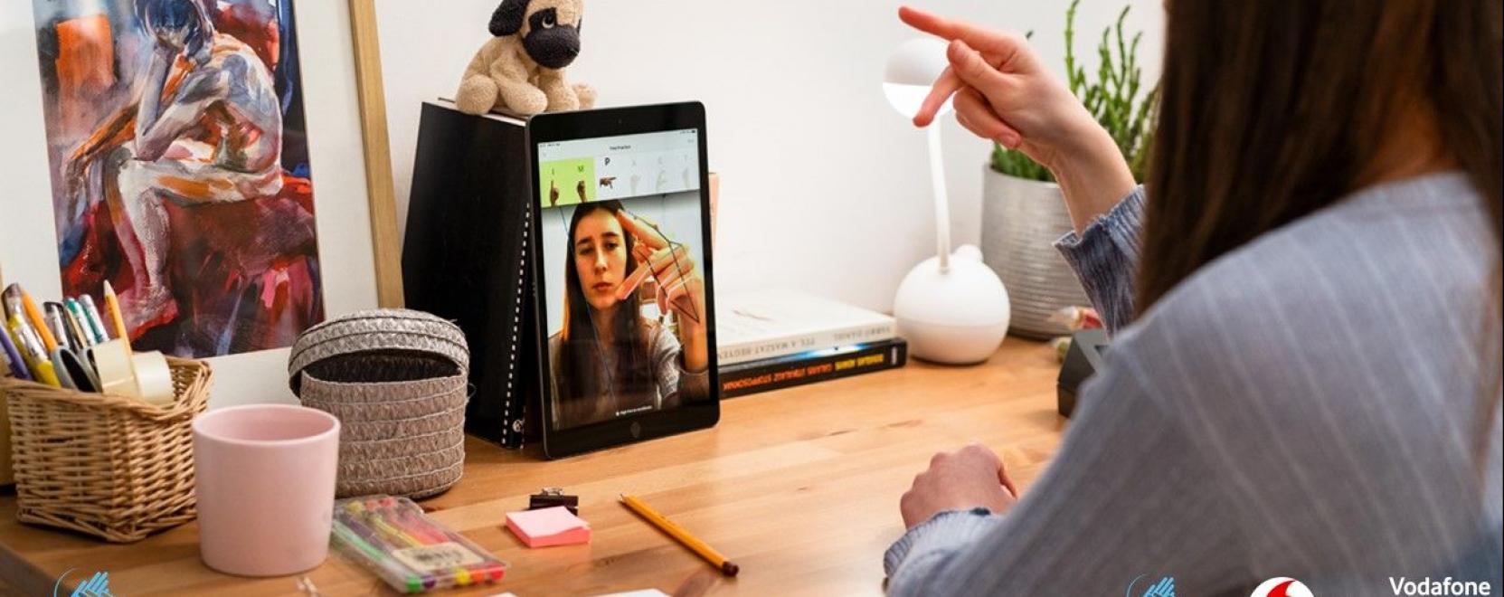 &Iacute;gy seg&iacute;t a mesters&eacute;ges intelligencia a jelnyelvtanul&aacute;sban