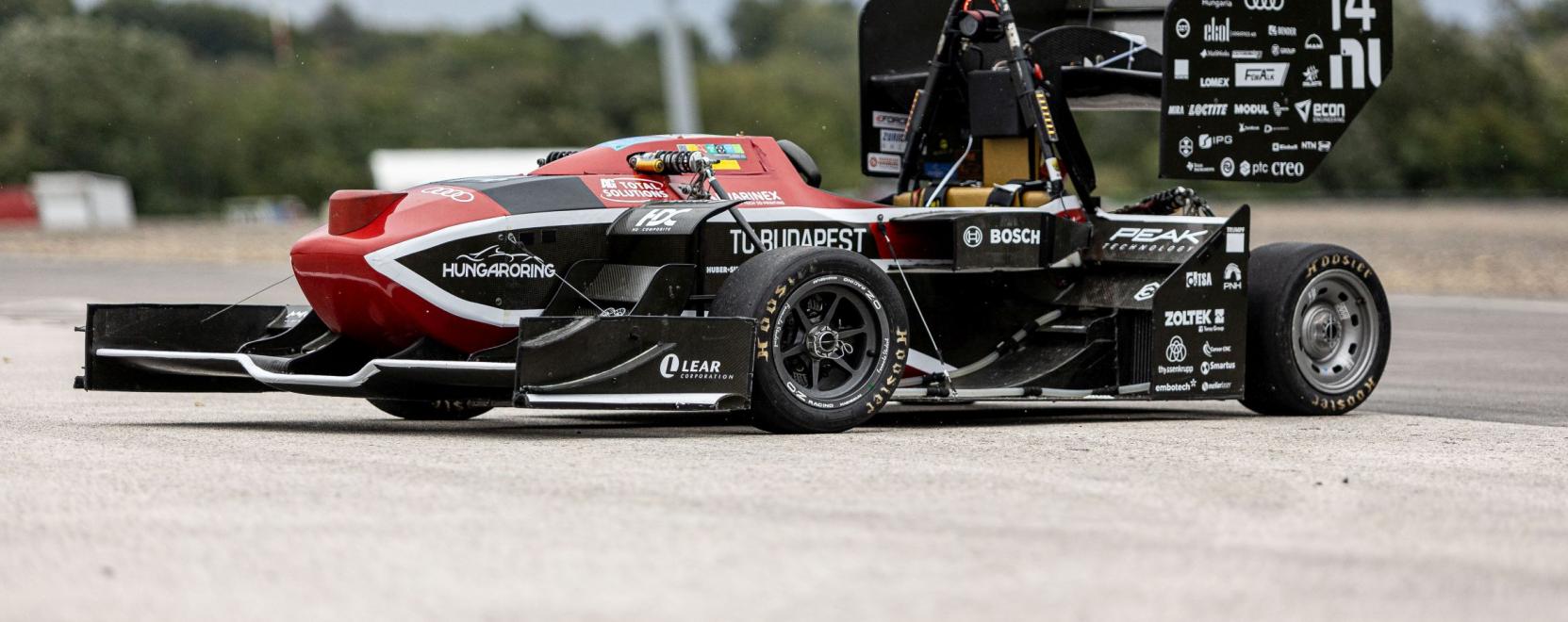 5G t&aacute;vvez&eacute;rl&eacute;sű versenyaut&oacute; sz&aacute;guldott a Hungaroringen