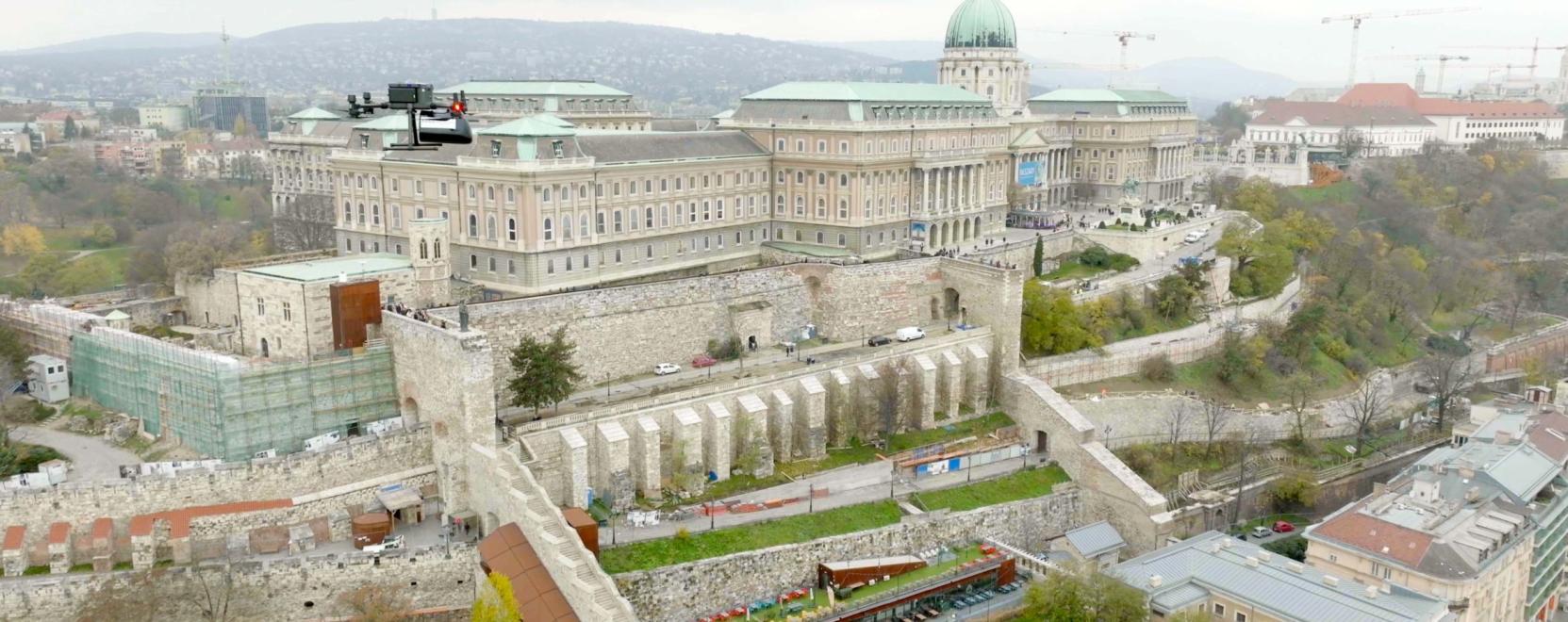 Dr&oacute;nfut&aacute;rral villantana nagyot a drog&eacute;ria