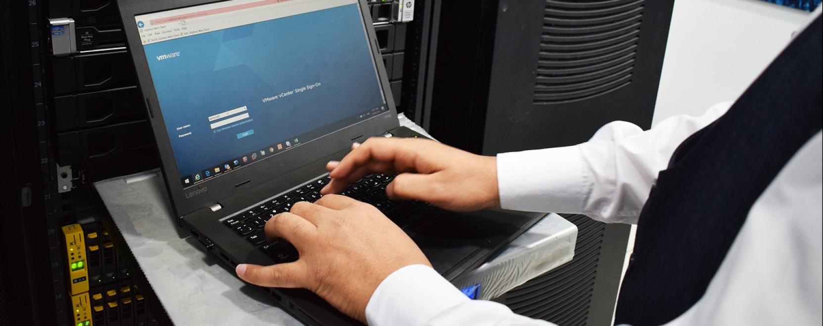 Neked is lehet virtu&aacute;lis szervered &ndash; nagy beruh&aacute;z&aacute;s n&eacute;lk&uuml;l