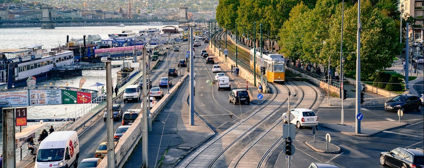 Hogyan logisztik&aacute;zzuk ki a k&ouml;lt&ouml;z&eacute;st?