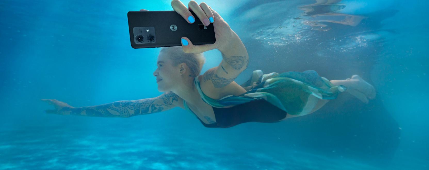 A veg&aacute;n bor&iacute;t&aacute;s sem maradhat ki &ndash; R&aacute;kapcsolt a Motorola