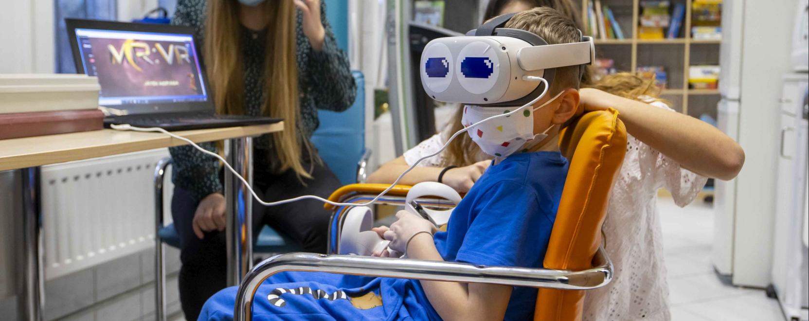 Virtu&aacute;lis val&oacute;s&aacute;g &eacute;s digitaliz&aacute;ci&oacute; a gyermekgy&oacute;gy&aacute;szatban