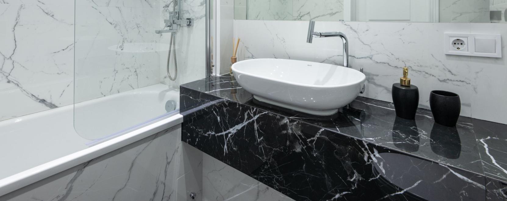 Milyen előny&ouml;ket k&iacute;n&aacute;lnak az akril zuhanyt&aacute;lc&aacute;k?