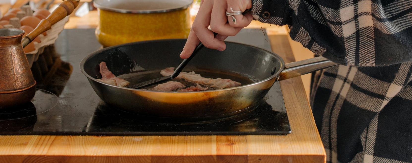 &Uacute;j főzőlap egy modern konyh&aacute;&eacute;rt