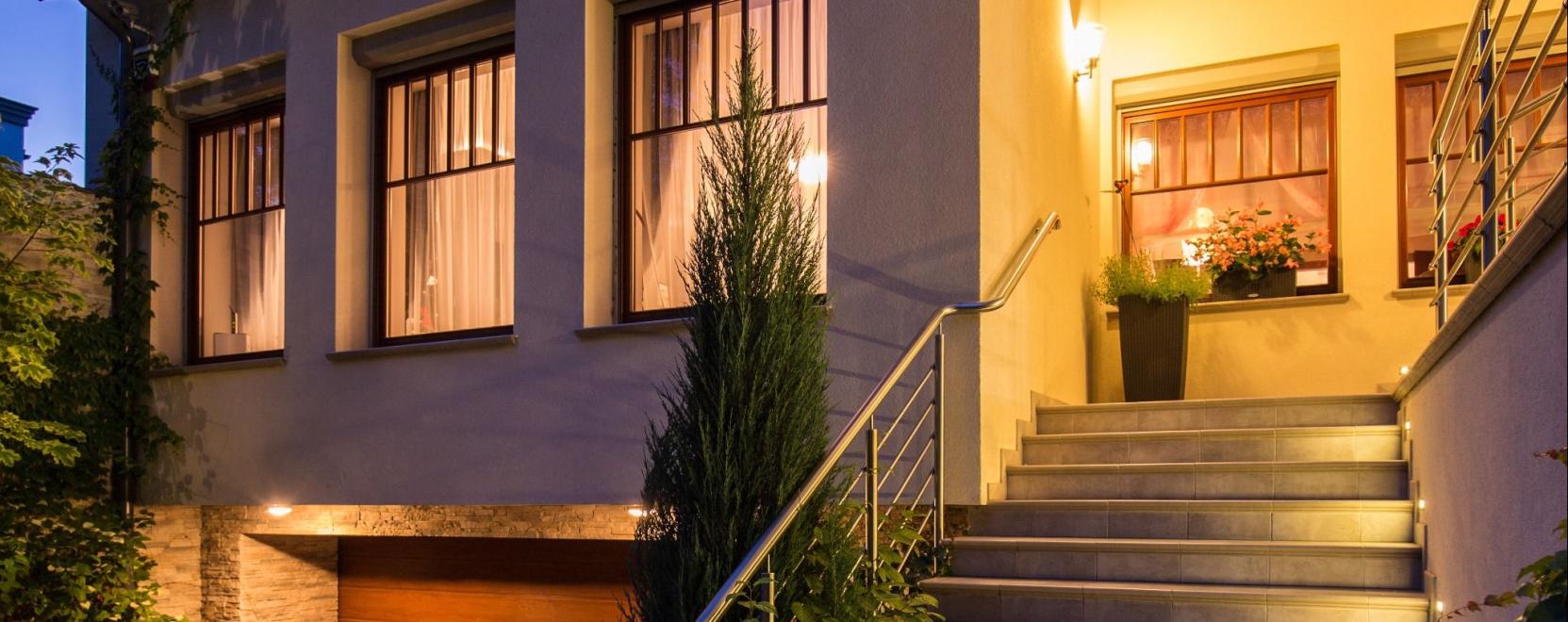 Teremts&uuml;nk hangulatot k&uuml;lt&eacute;ri &aacute;ll&oacute;l&aacute;mp&aacute;kkal a teraszon!