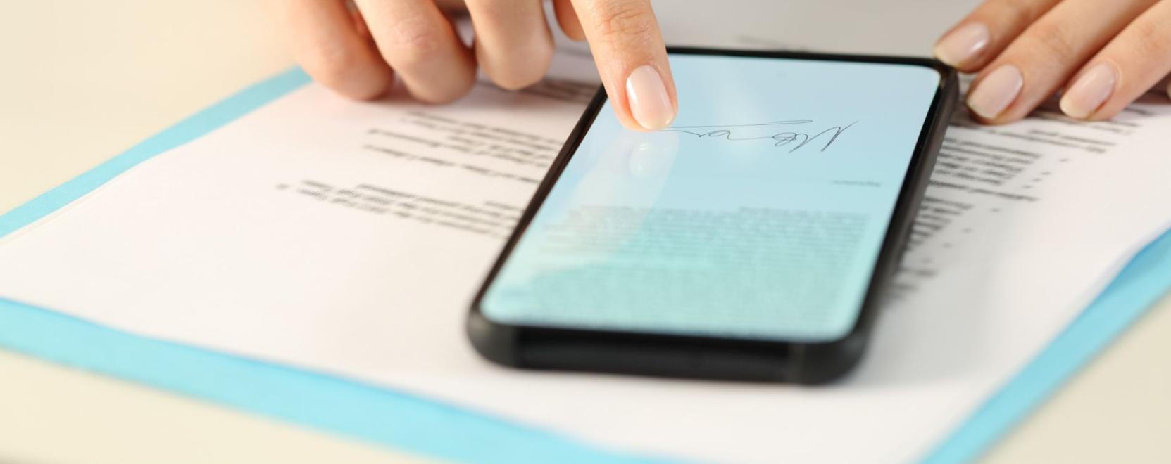 K&uuml;sz&ouml;b&ouml;n a digit&aacute;lis &aacute;llampolg&aacute;rs&aacute;g