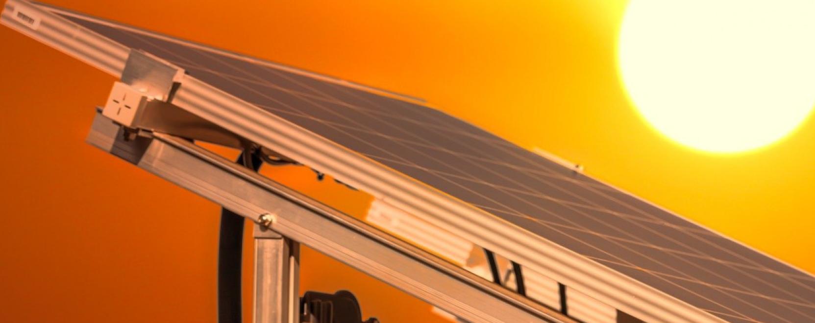 &Iacute;gy zajlik a napelemes rendszerek karbantart&aacute;sa