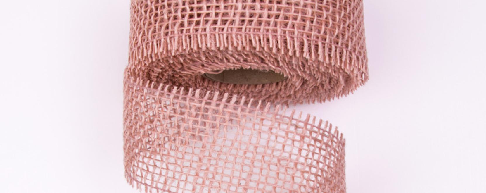 A nat&uacute;r juta szalag mellett l&eacute;teznek sz&iacute;nes darabok is