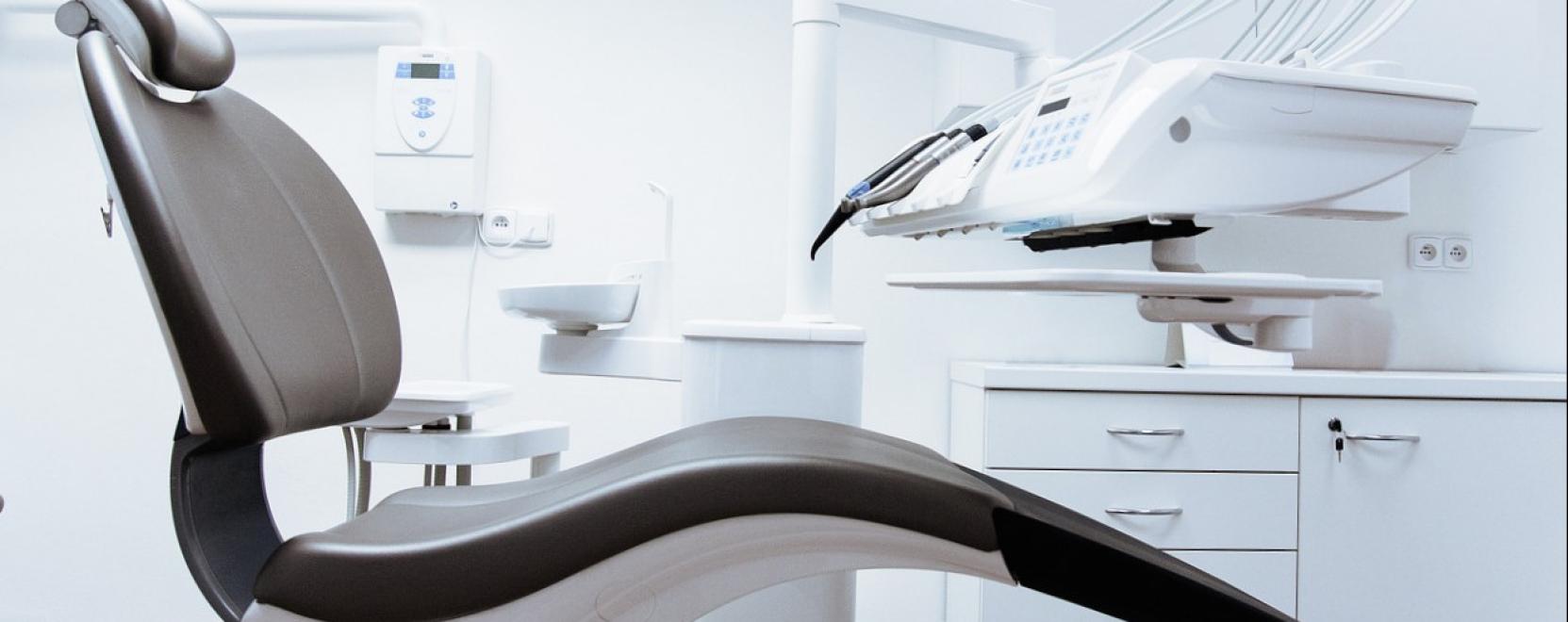 Mi t&ouml;rt&eacute;nik a sz&aacute;j&uuml;regben a csontp&oacute;tl&aacute;s sor&aacute;n?