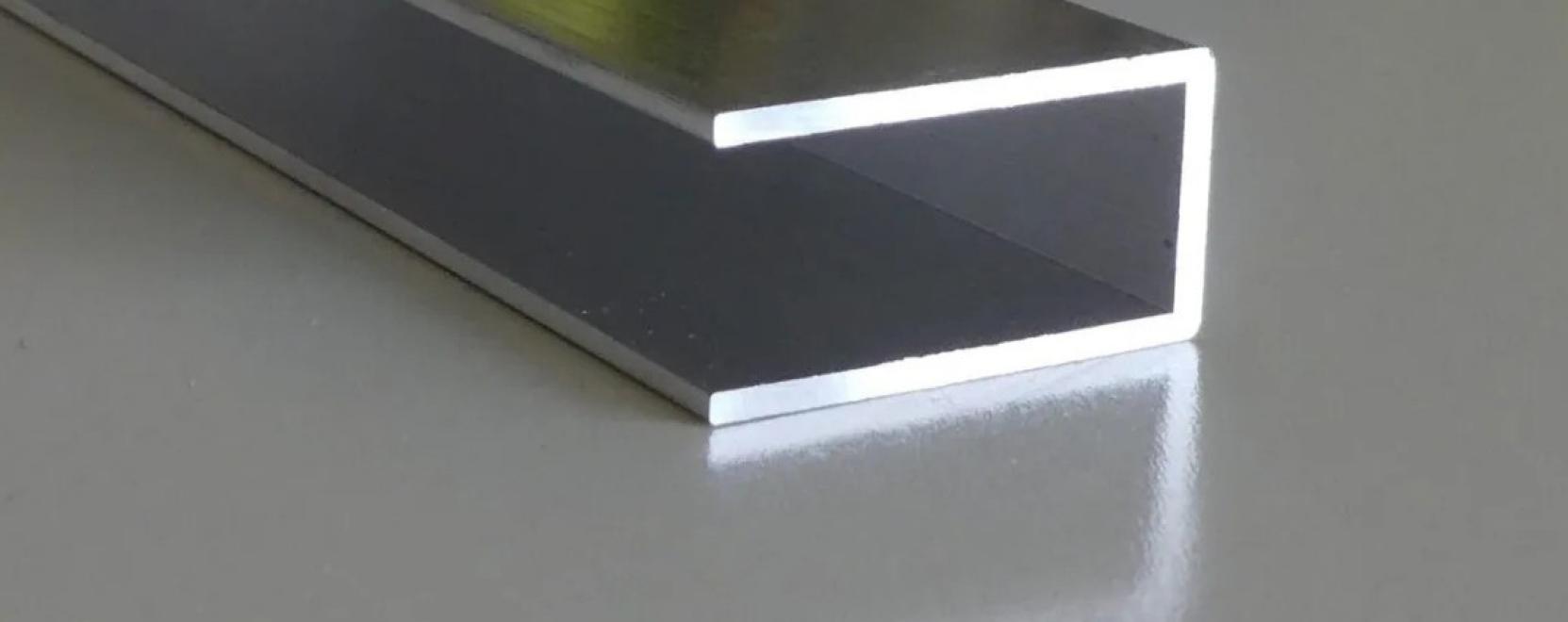 Sokoldal&uacute; polikarbon&aacute;t lemezek