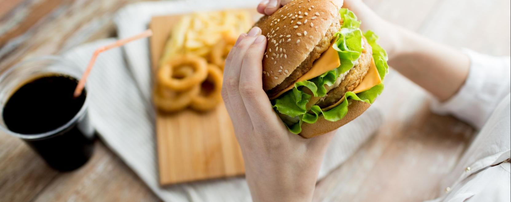 &Iacute;gy zakatol a logisztika a gyors&eacute;ttermek m&ouml;g&ouml;tt