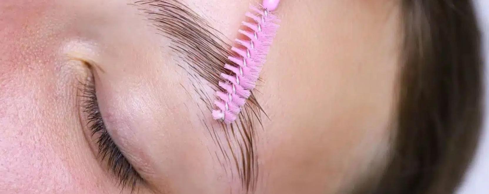 Term&eacute;szetes hat&aacute;s&uacute;, sz&eacute;pen &iacute;velt szem&ouml;ld&ouml;k&ouml;k