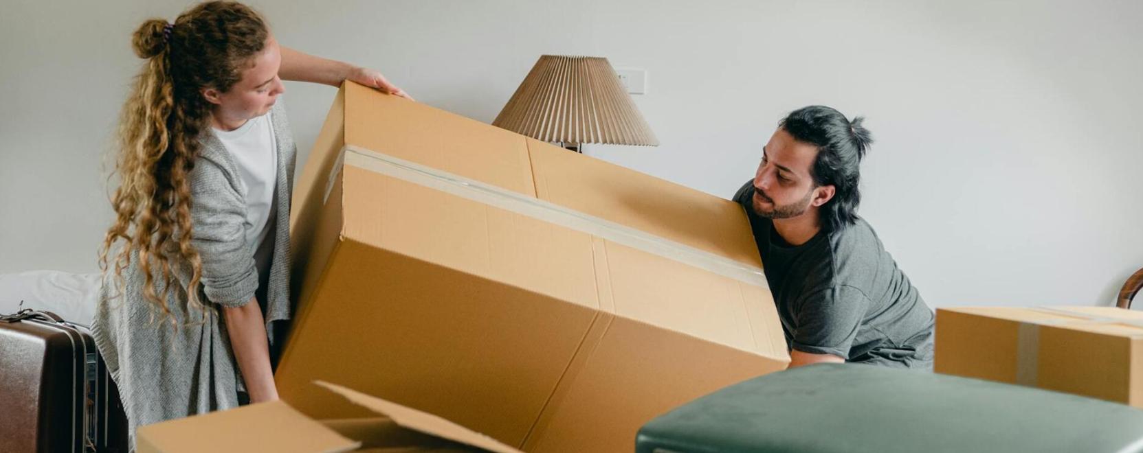 Milyen kih&iacute;v&aacute;sokkal j&aacute;r egy k&ouml;lt&ouml;ztet&eacute;s Budapesten?