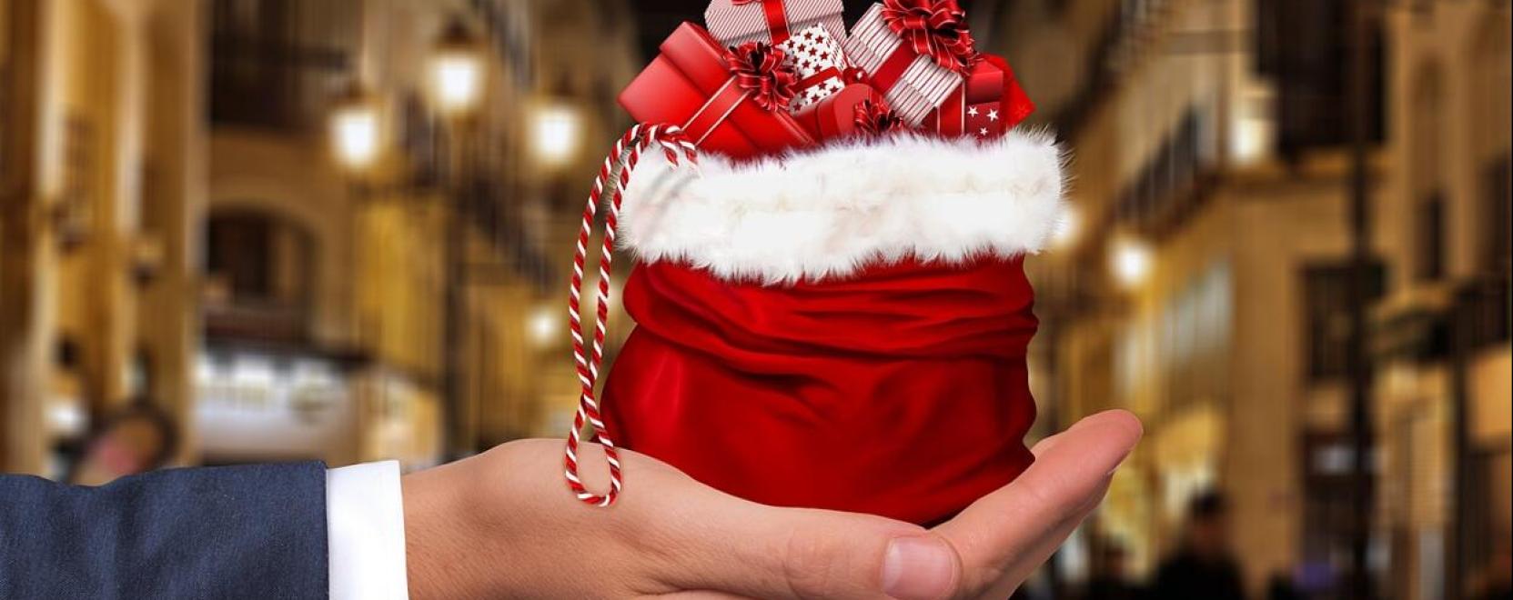 Hogyan tegy&uuml;k szem&eacute;lyess&eacute; a c&eacute;ges mikul&aacute;s aj&aacute;nd&eacute;kokat?