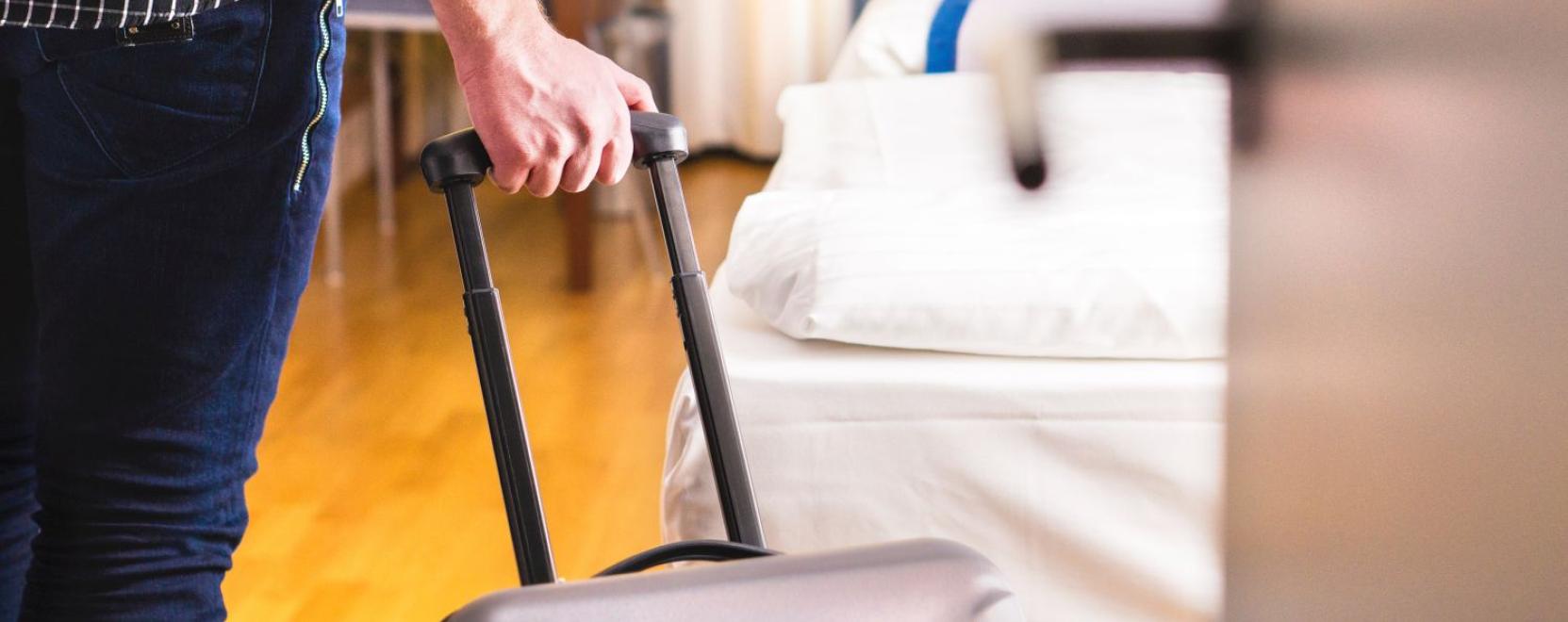 Seg&iacute;t a k&eacute;t Kisfaludy: milli&oacute;s t&aacute;mogat&aacute;s a turizmusban