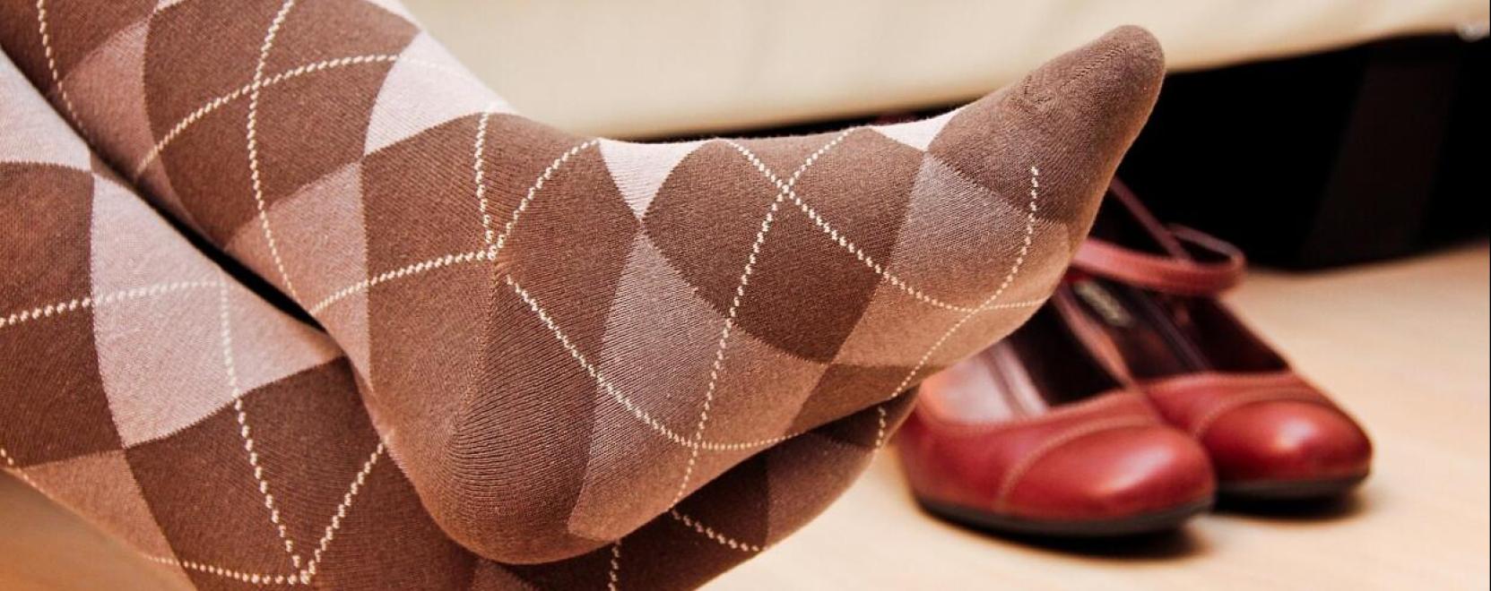 Hogyan seg&iacute;ti a kompresszi&oacute;s t&eacute;rdzokni az eg&eacute;szs&eacute;gmegőrz&eacute;st?