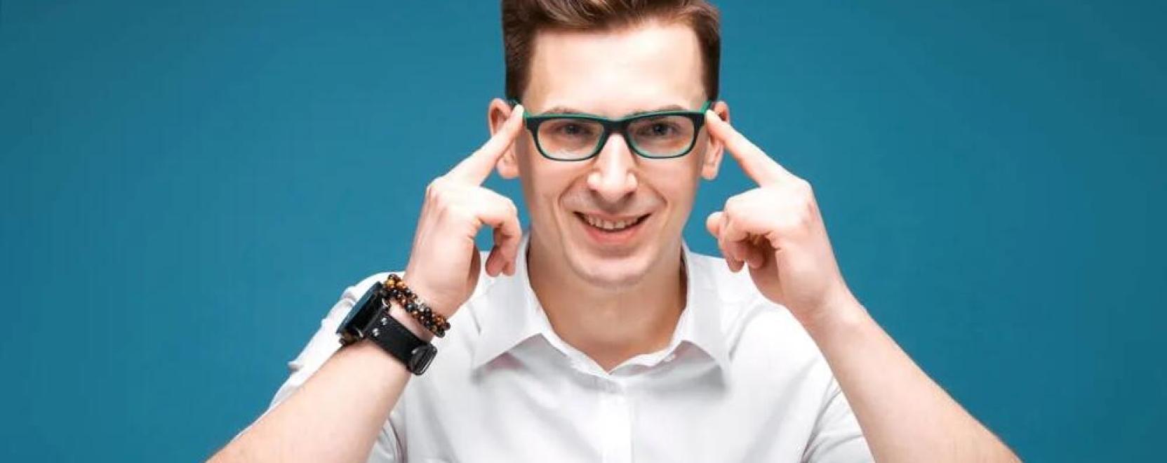 Pluszos &eacute;s m&iacute;nuszos szem&uuml;vegek: mit &eacute;rdemes tudni r&oacute;luk?