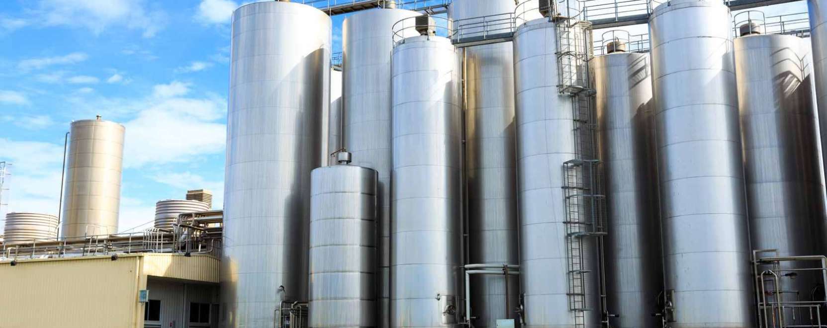 T&aacute;volr&oacute;l is &aacute;tl&aacute;that a tart&aacute;lyok fal&aacute;n