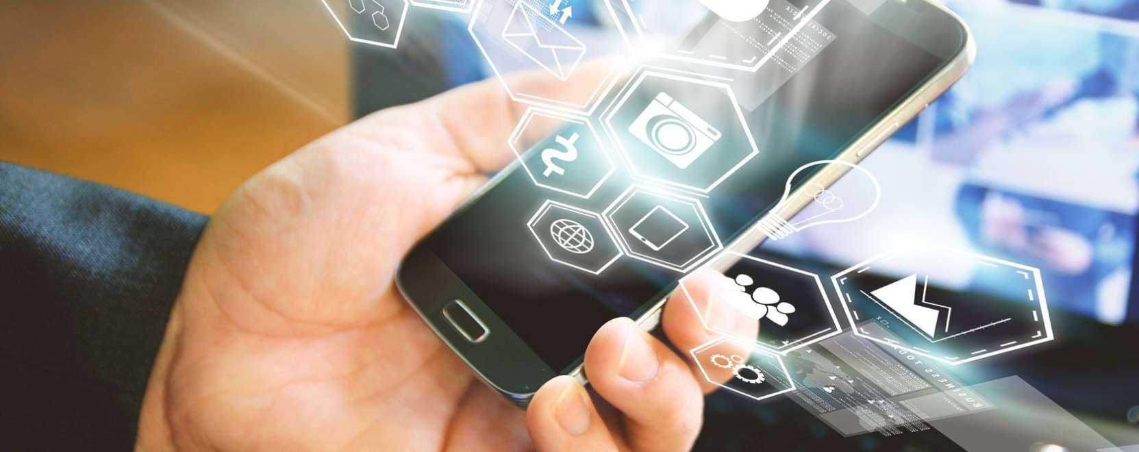 A szoftvereken a vil&aacute;g szeme az adatkezel&eacute;sben