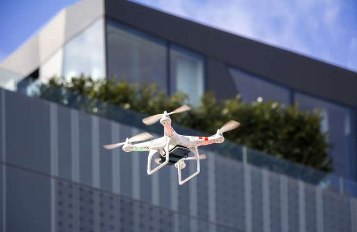 Drónok: hogyan növelhető a biztonság a levegőben és a földön is?