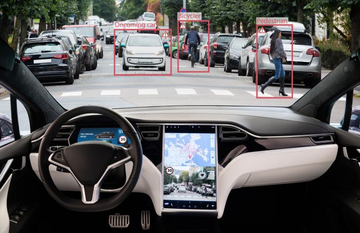 Elon Musk szerint már majdnem kész az önvezető Tesla