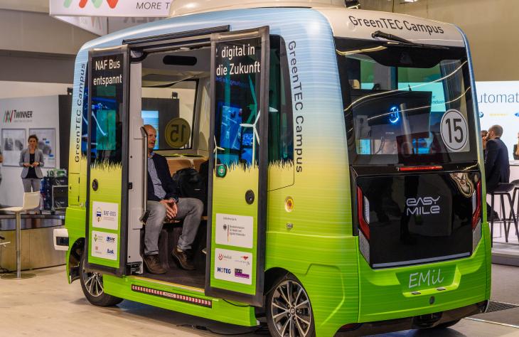 Önvezető minibuszok: van, ahol már megérkezett a jövő