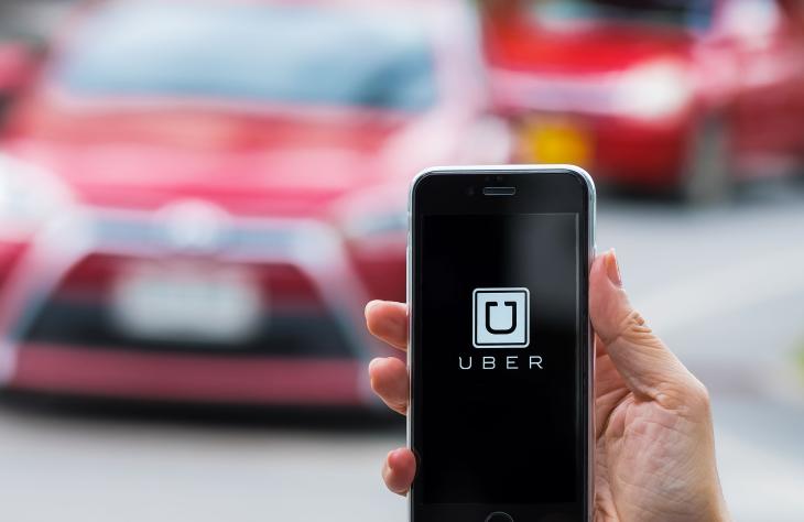 Eladhatja önvezető üzletágát az Uber